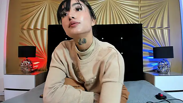 emmily keller19 online show from February 2025 01:33:02 PM