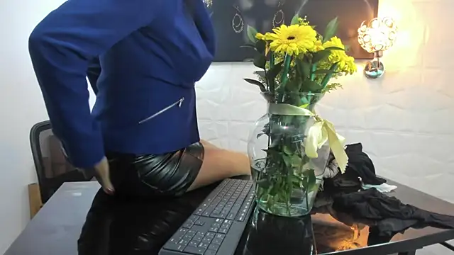 Snapshot of miss_lucero1 chatting on February 2025 07:59:01 PM miss lucero1 online show from February 2025 07:59:01 PM