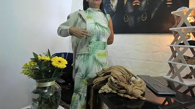 Snapshot of miss_lucero1 chatting on February 2025 03:43:02 AM miss lucero1 online show from February 2025 03:43:02 AM