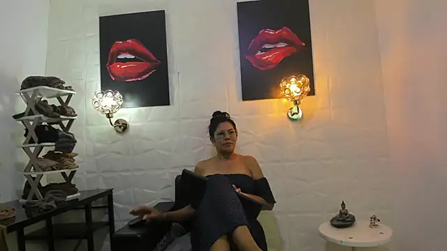 Snapshot of miss_lucero1 chatting on February 2025 01:24:01 AM miss lucero1 online show from February 2025 01:24:01 AM
