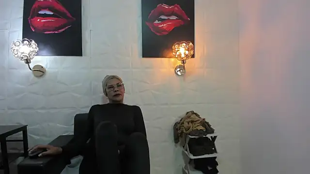 Snapshot of miss_lucero1 chatting on February 2025 07:04:02 PM miss lucero1 online show from February 2025 07:04:02 PM
