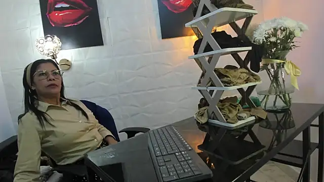 Snapshot of miss_lucero1 chatting on March 2025 02:17:01 AM miss lucero1 online show from March 2025 02:17:01 AM