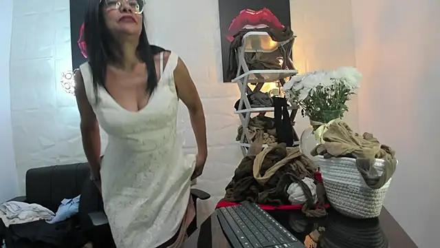 Snapshot of miss_lucero1 chatting on March 2025 05:28:01 AM miss lucero1 online show from March 2025 05:28:01 AM