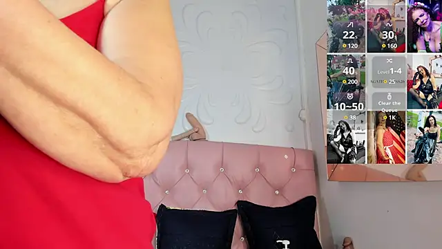 Snapshot of agatha_ross26 chatting on January 2025 12:00:01 PM agatha ross26 online show from January 2025 12:00:01 PM