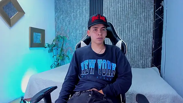 Mike 0233  online show from October 2025 04:47:01 AM