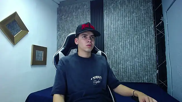 Mike 0233  online show from November 2025 04:34:01 AM