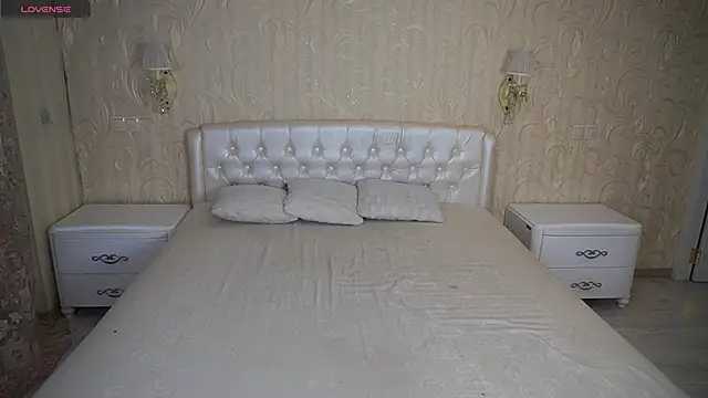 LunaaMayy online show from November 2025 12:10:02 AM