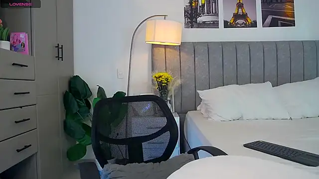 caralella online show from November 2025 08:00:01 PM