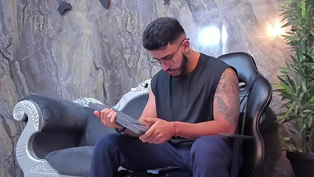 Liam Kleiin online show from February 2025 11:45:02 AM