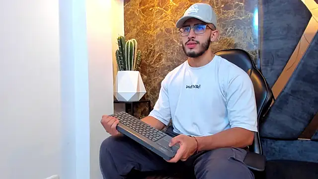 Liam Kleiin online show from September 2025 03:24:02 PM