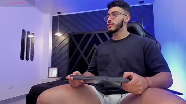 Liam Kleiin online show from November 2025 01:48:01 PM