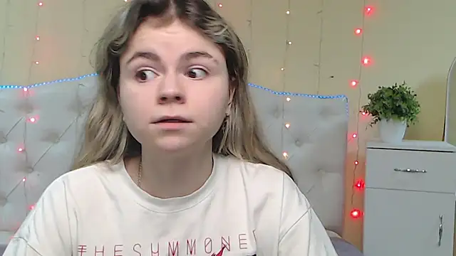 TinaRedly online show from February 2025 12:40:01 AM