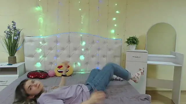 TinaRedly online show from February 2025 10:30:01 AM