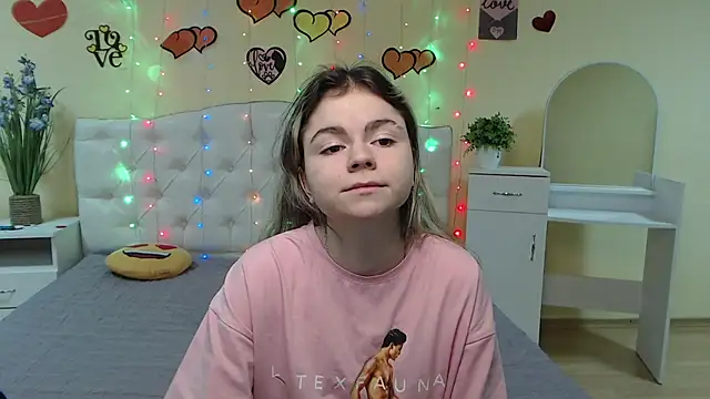 TinaRedly online show from March 2025 01:03:01 PM