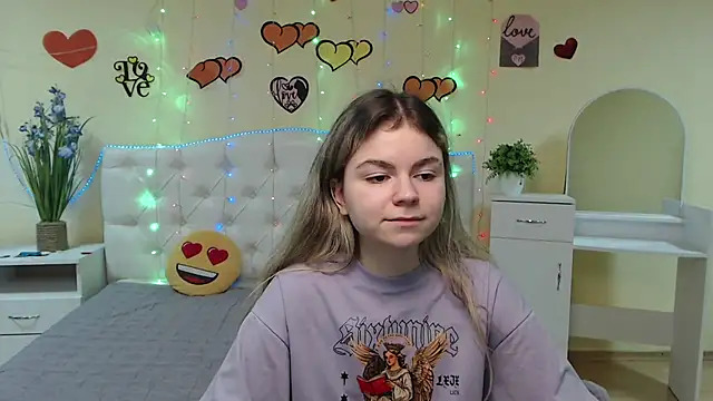 TinaRedly online show from March 2025 02:07:01 PM