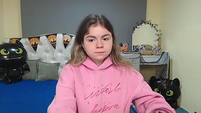 TinaRedly online show from October 2025 06:47:01 AM