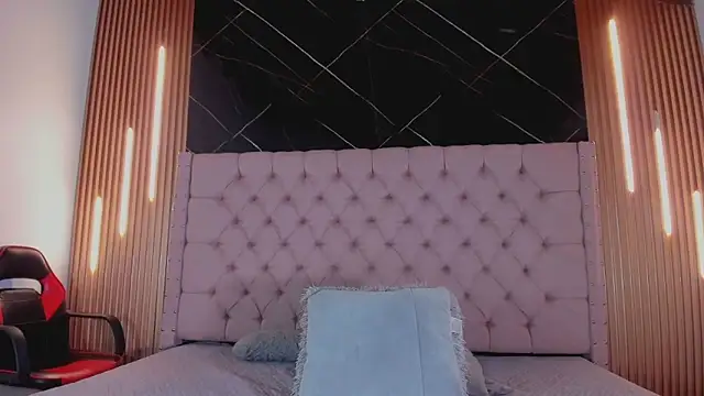 Snapshot of AinaPink chatting on September 2025 10:28:01 AM AinaPink online show from September 2025 10:28:01 AM