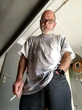 Snapshot of bottomhairy chatting on April 2026 09:36:02 AM bottomhairy online show from April 2026 09:36:02 AM