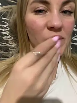 DreamGirl-777 online show from December 2024 02:49:02 PM