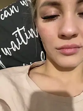 DreamGirl-777 online show from December 2024 02:06:02 PM