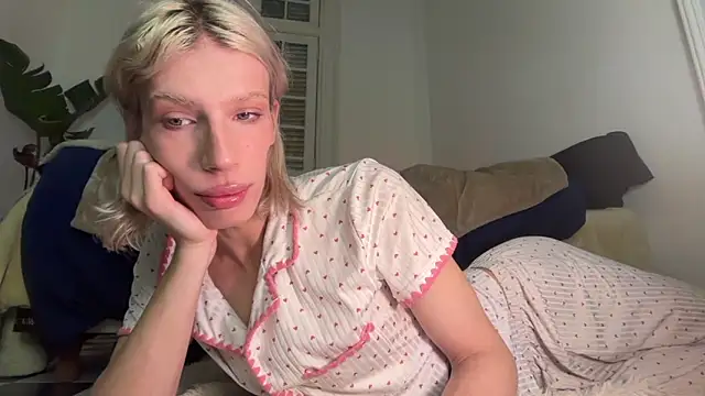 Snapshot of AliceSnowCatt chatting on July 2026 01:26:01 PM AliceSnowCatt online show from July 2026 01:26:01 PM