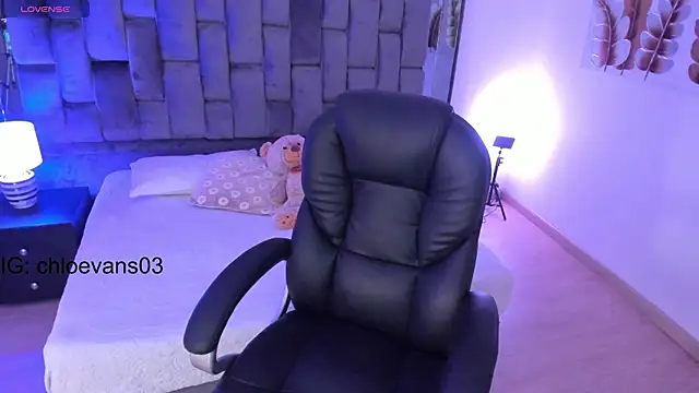 Chloe evans   online show from March 2025 11:39:02 AM