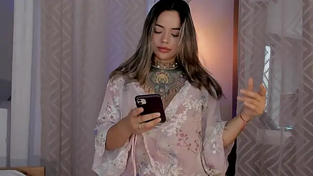 Snapshot of yandracelisofficial chatting on December 2024 10:22:01 PM yandracelisofficial online show from December 2024 10:22:01 PM