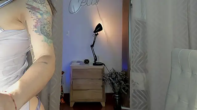 Snapshot of yandracelisofficial chatting on January 2025 03:23:02 AM yandracelisofficial online show from January 2025 03:23:02 AM