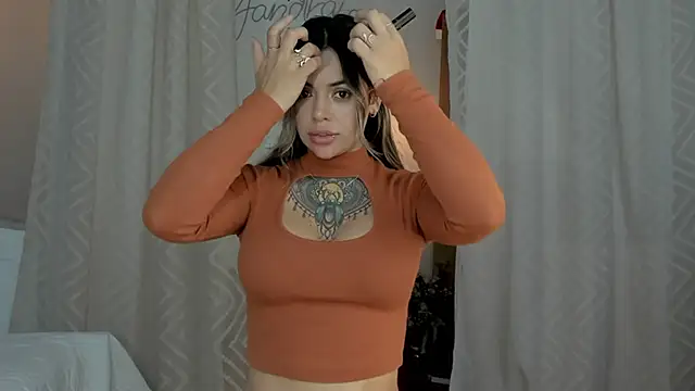 Snapshot of yandracelisofficial chatting on January 2025 03:48:02 AM yandracelisofficial online show from January 2025 03:48:02 AM