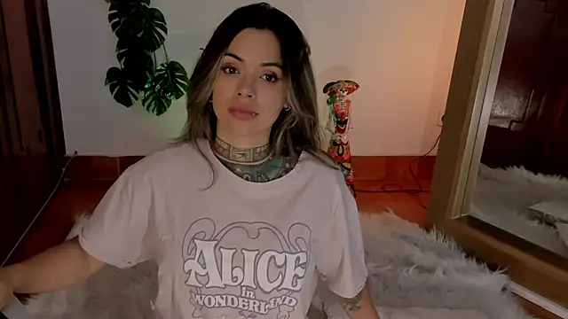 Snapshot of yandracelisofficial chatting on February 2025 01:43:01 AM yandracelisofficial online show from February 2025 01:43:01 AM