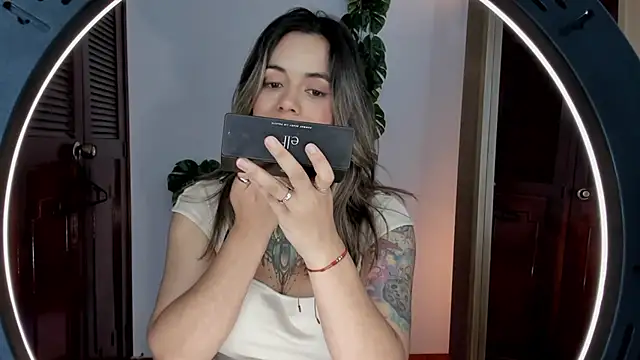 Snapshot of yandracelisofficial chatting on March 2025 05:14:02 AM yandracelisofficial online show from March 2025 05:14:02 AM