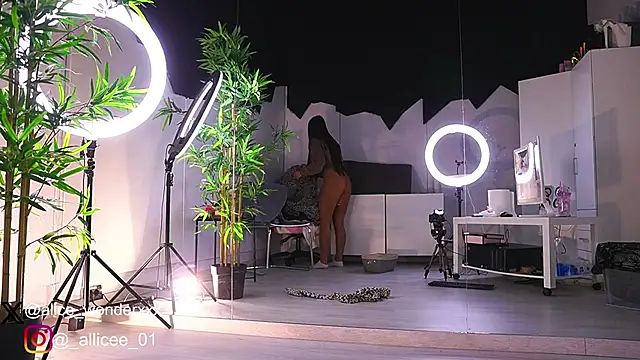 VanessaSimon online show from February 2025 06:30:02 AM