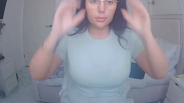 Snapshot of magical_mia chatting on April 2026 10:13:02 AM magical mia online show from April 2026 10:13:02 AM