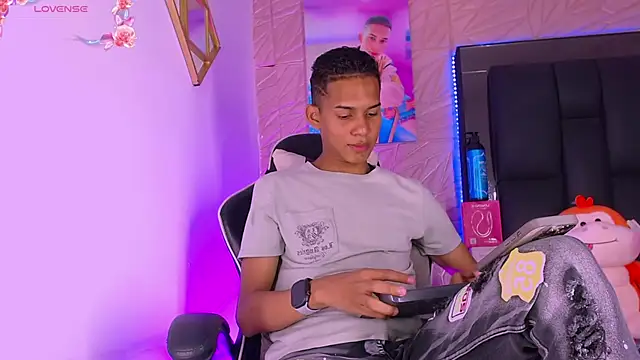 Snapshot of dilan_alfonzo chatting on April 2026 02:07:02 AM dilan alfonzo online show from April 2026 02:07:02 AM