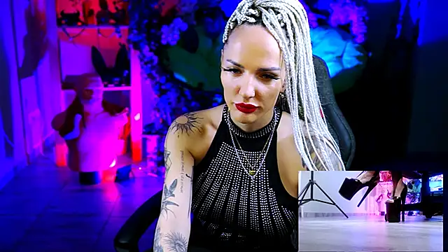 MonicaMaxwel online show from November 2025 10:58:02 AM