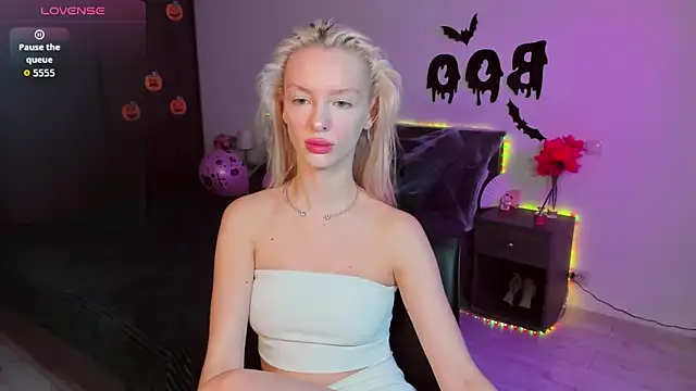 AleksaBlonde online show from October 2025 05:41:02 AM