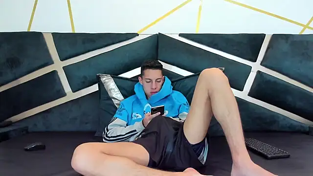 Snapshot of thiago19s chatting on May 2026 12:23:02 PM thiago19s online show from May 2026 12:23:02 PM