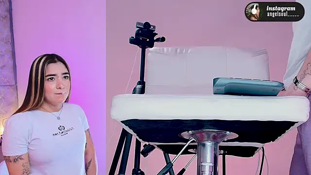 Angelst   online show from February 2026 06:31:01 AM