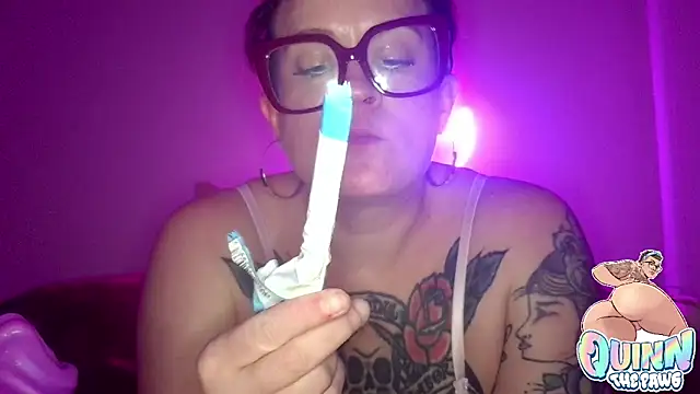 Snapshot of quinnmariexo chatting on November 2025 04:56:01 AM quinnmariexo online show from November 2025 04:56:01 AM