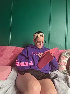 quinnmariexo online show from April 2026 06:23:01 PM