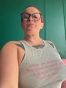 Snapshot of quinnmariexo chatting on May 2026 01:06:01 PM quinnmariexo online show from May 2026 01:06:01 PM