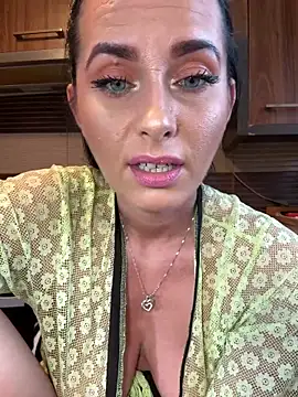 Hotmomcheckk  online show from March 2025 12:01:01 PM