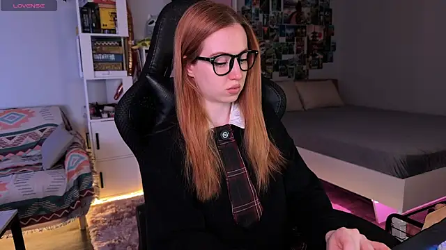 LinaWitch online show from November 2025 12:49:01 PM