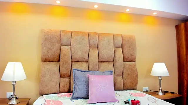 Snapshot of MiiaHot chatting on February 2026 08:07:01 PM MiiaHot online show from February 2026 08:07:01 PM