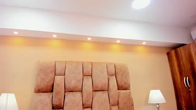 Snapshot of MiiaHot chatting on February 2026 08:07:02 PM MiiaHot online show from February 2026 08:07:02 PM