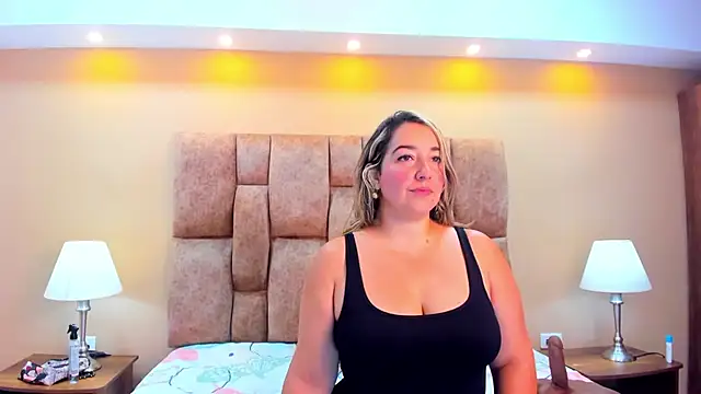 Snapshot of MiiaHot chatting on March 2026 02:41:02 PM MiiaHot online show from March 2026 02:41:02 PM