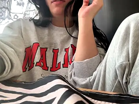 czruz online show from January 2026 09:45:02 AM