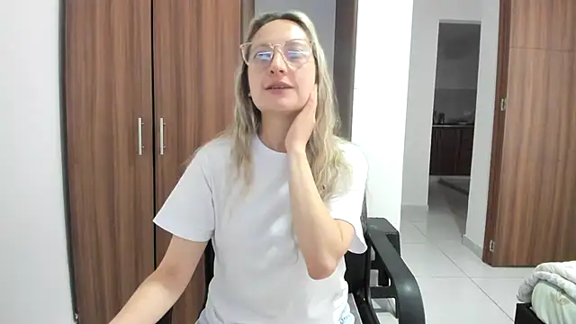 Adele johnsonn1 online show from September 2025 04:29:01 PM