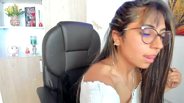 Isabellaa22 1 online show from February 2025 06:58:01 PM