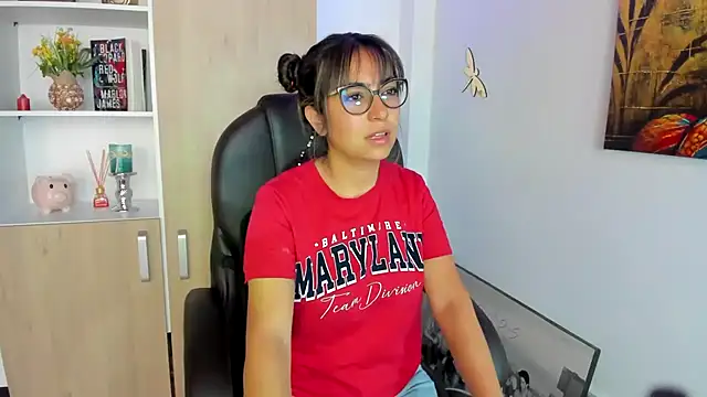 Isabellaa22 1 online show from March 2025 04:46:02 PM